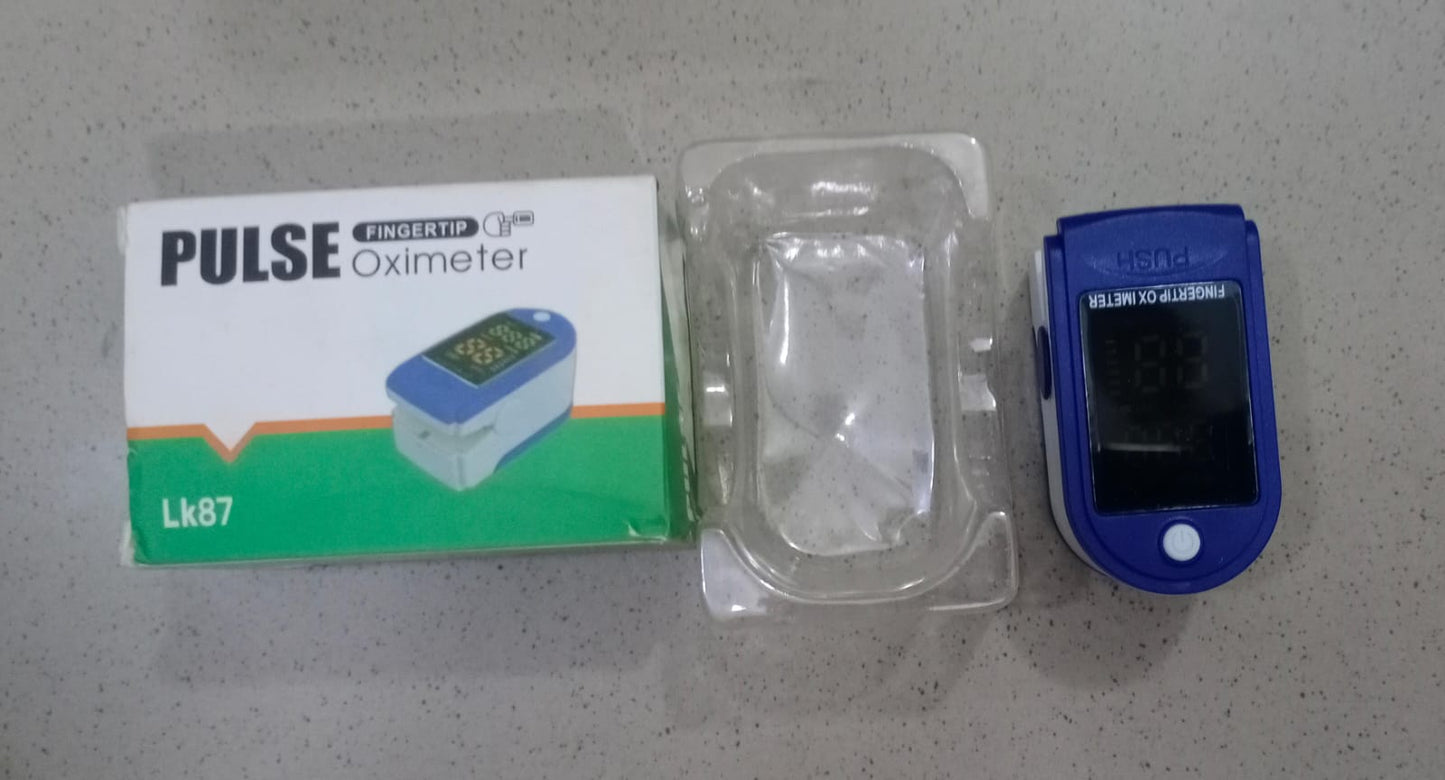 Fingertip Pulse Oximeter Blood Oxygen Saturation Detector Pulse Rate Monitor Portable Oximeter with Fingertip Puls Rate Monitor Portable Oximeter
