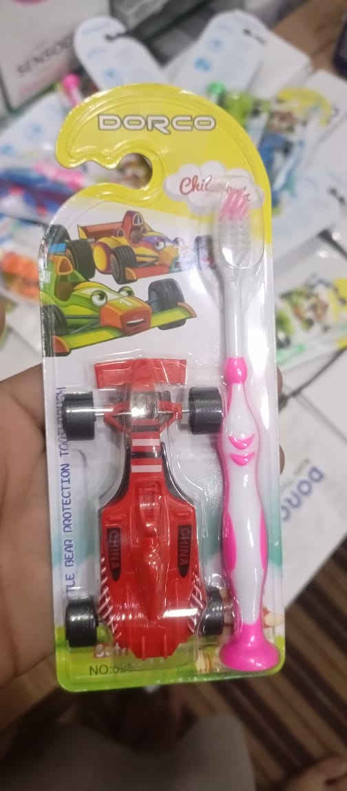 DORCO Children’s Soft Toothbrush with Fun Toy & Protective Case – Gentle Care for Kids’ Teeth & Gums (Random Design)