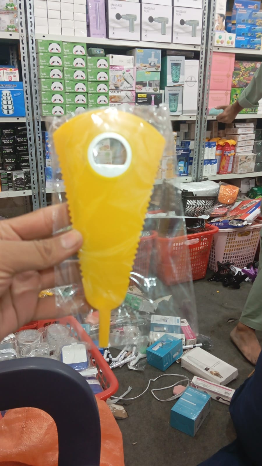 Creative Multi-Function Bottle Opener Jar Opener Twist Grip Lid Opener Kitchen Tool Random Colour 1PC