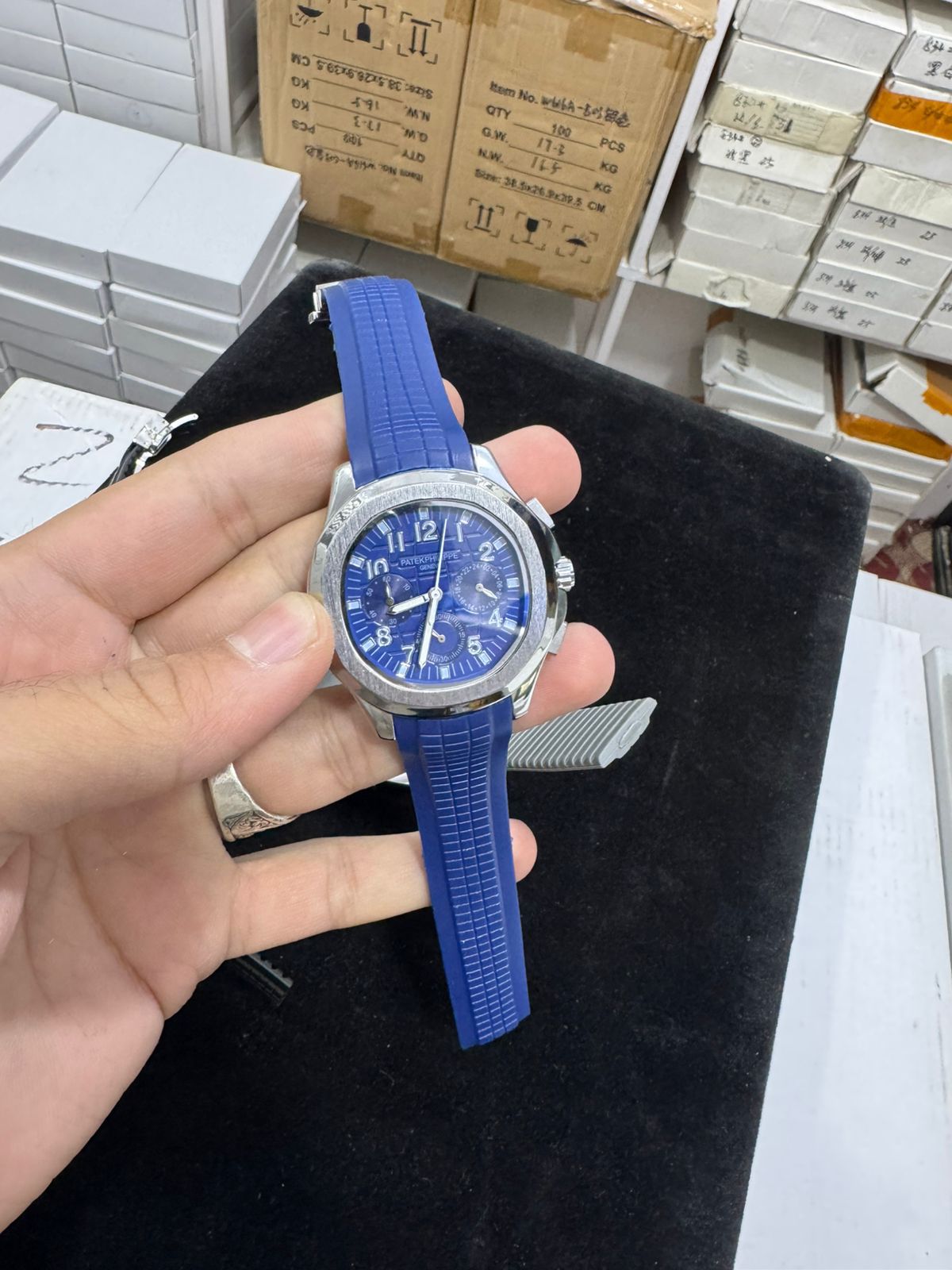 Chronograph Mens Watch With Rubber Strap Stylish Sports Design Non Waterproof