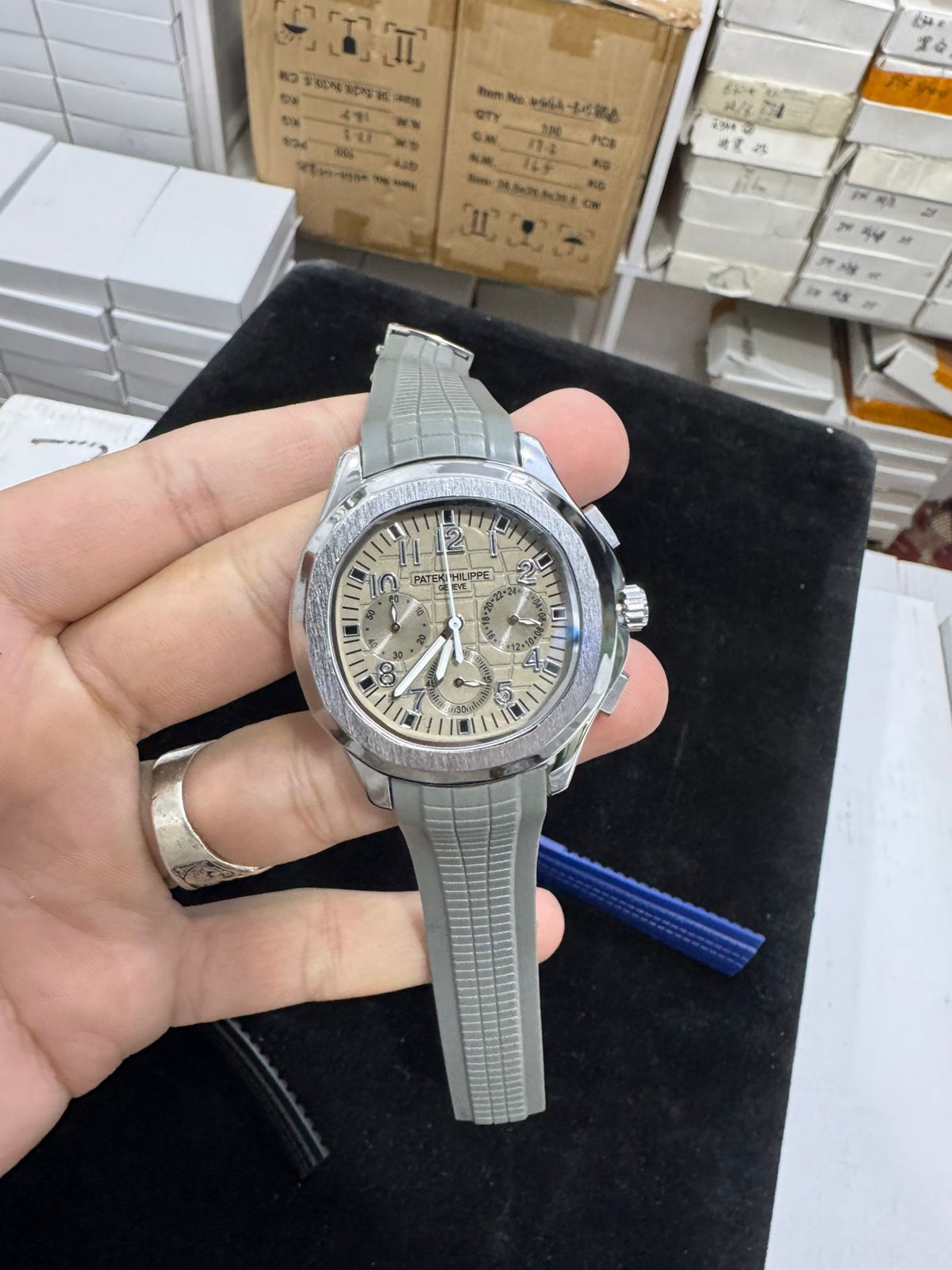 Chronograph Mens Watch With Rubber Strap Stylish Sports Design Non Waterproof