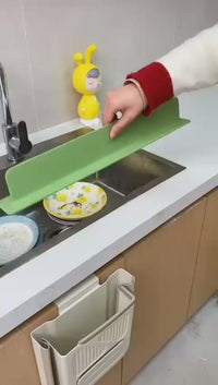 Silicon Sink Splash Guard Durable Quality Flexible Design Comfortable Use Reliable Utility (Random Color) (Without Suction Cups)